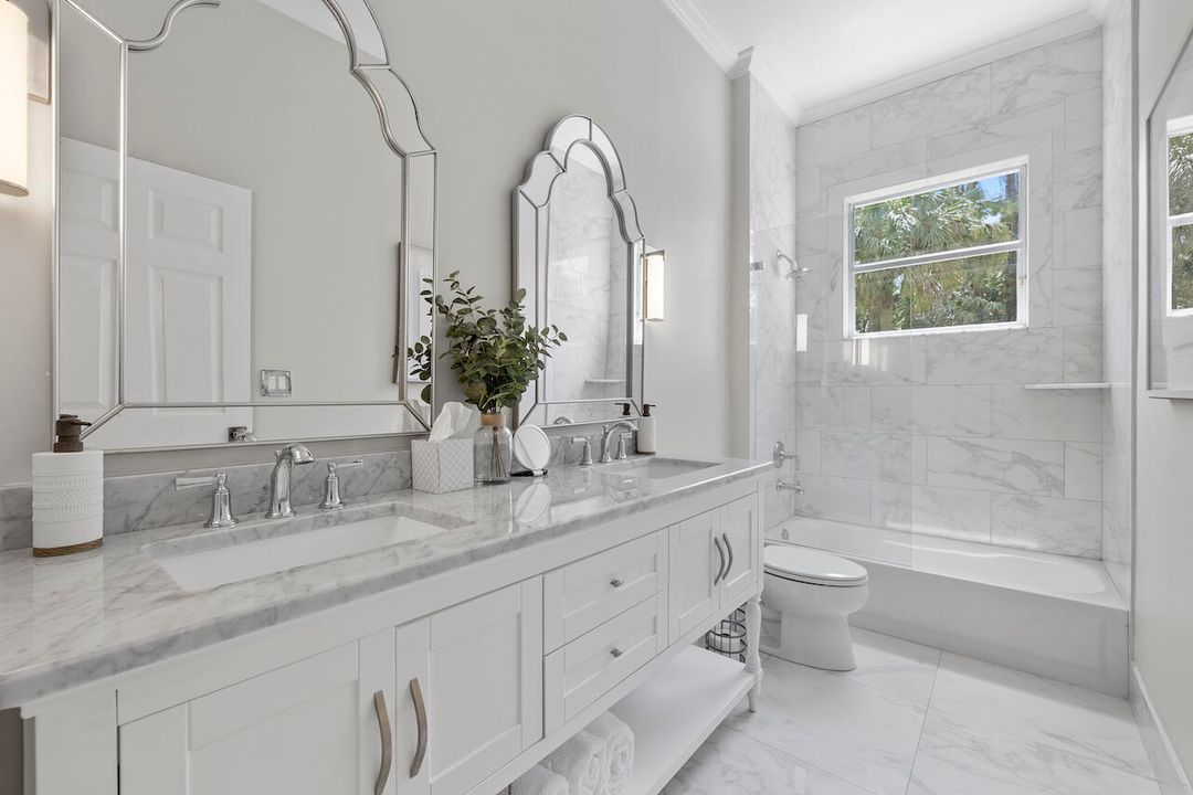 合同活跃: $16,000 (4 贝兹, 4 浴室, 3280 平方英尺)