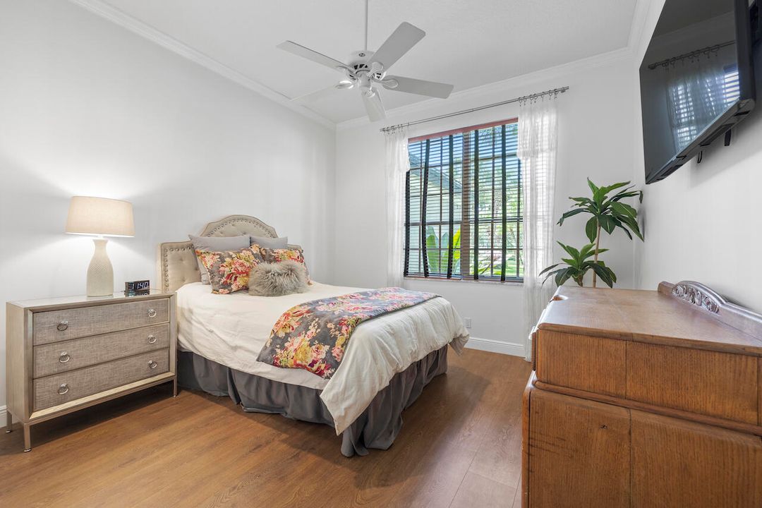 合同活跃: $16,000 (4 贝兹, 4 浴室, 3280 平方英尺)