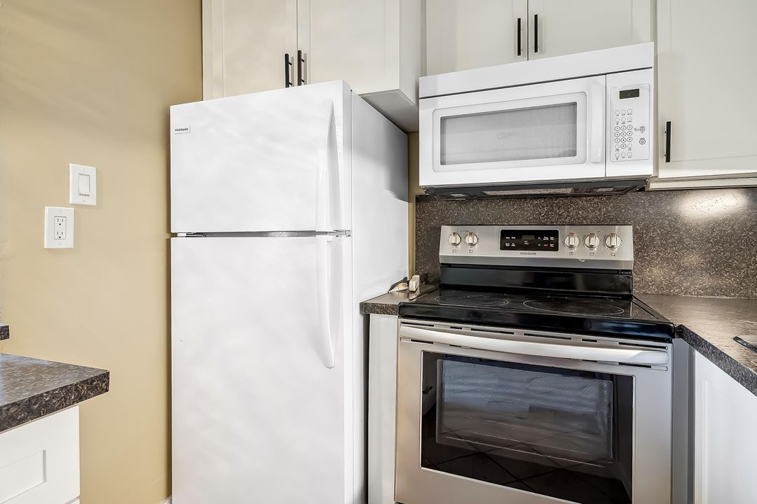 待售: $72,000 (1 贝兹, 1 浴室, 720 平方英尺)