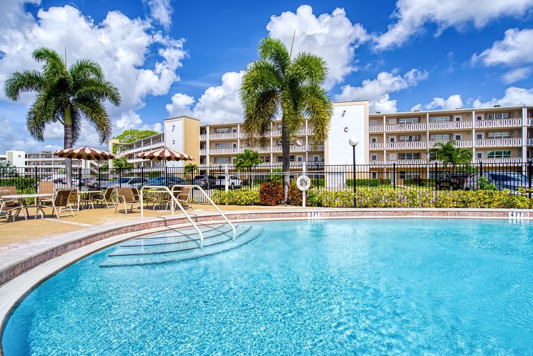 待售: $72,000 (1 贝兹, 1 浴室, 720 平方英尺)