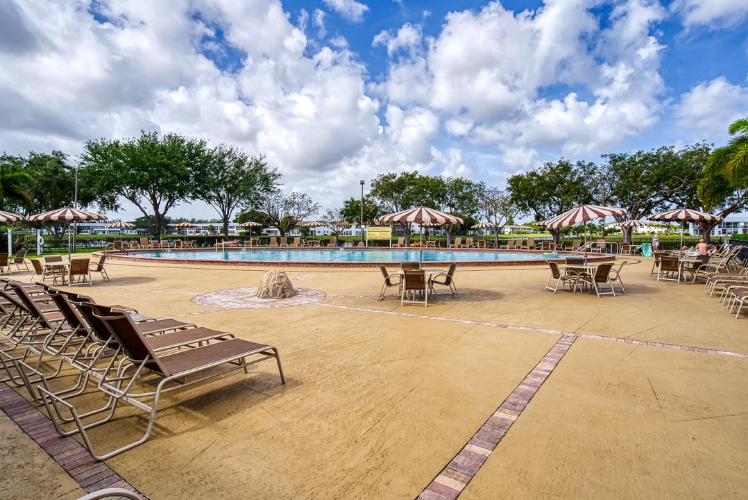 待售: $72,000 (1 贝兹, 1 浴室, 720 平方英尺)