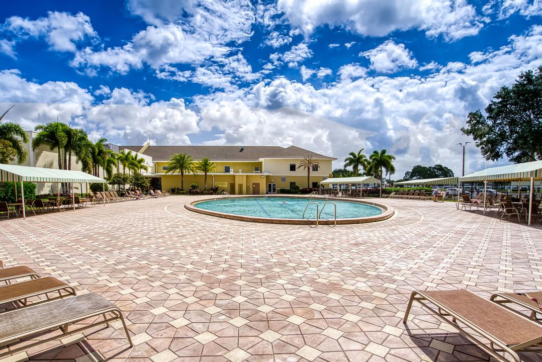 待售: $72,000 (1 贝兹, 1 浴室, 720 平方英尺)