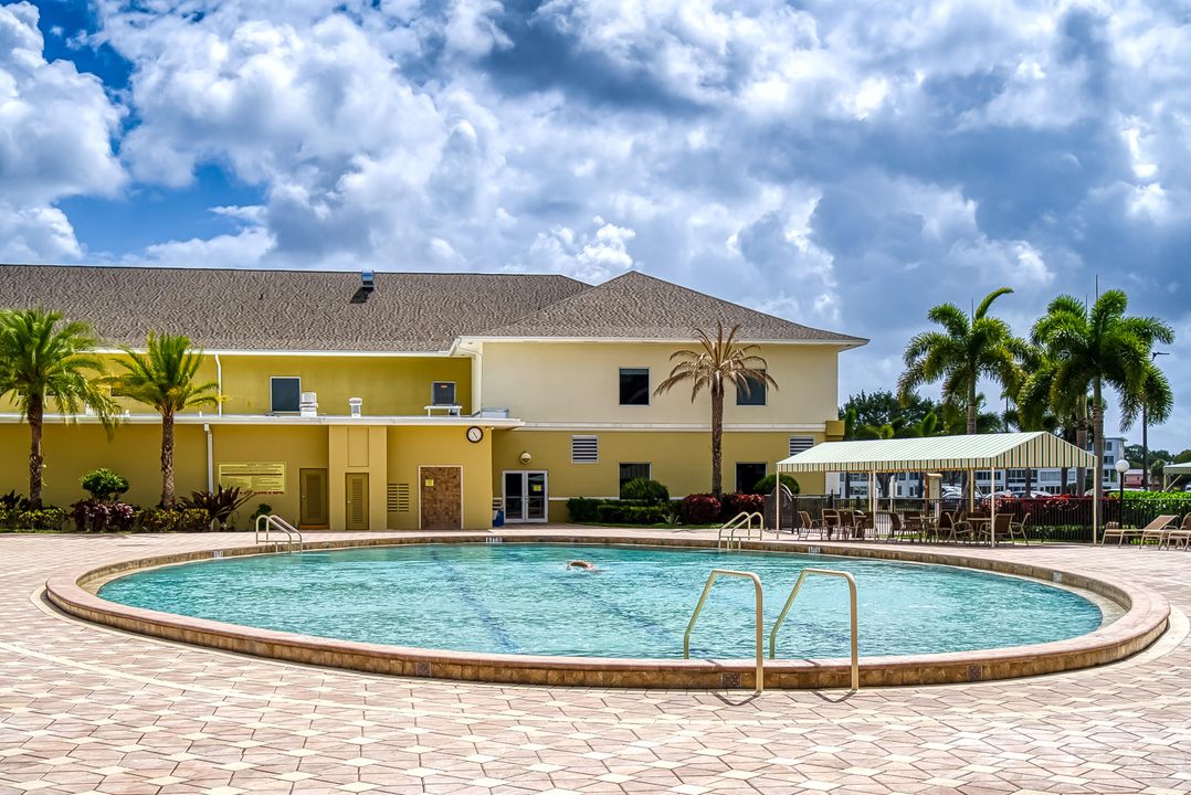 待售: $72,000 (1 贝兹, 1 浴室, 720 平方英尺)