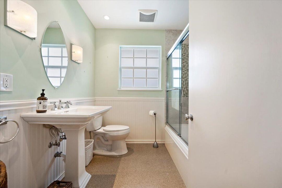 For Rent: $5,500 (2 beds, 2 baths, 1574 Square Feet)