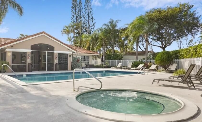 Vendido Recientemente: $244,000 (2 camas, 2 baños, 770 Pies cuadrados)