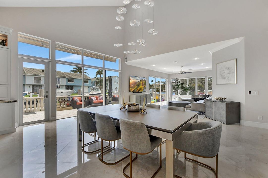 出租: $35,000 (5 贝兹, 4 浴室, 4057 平方英尺)