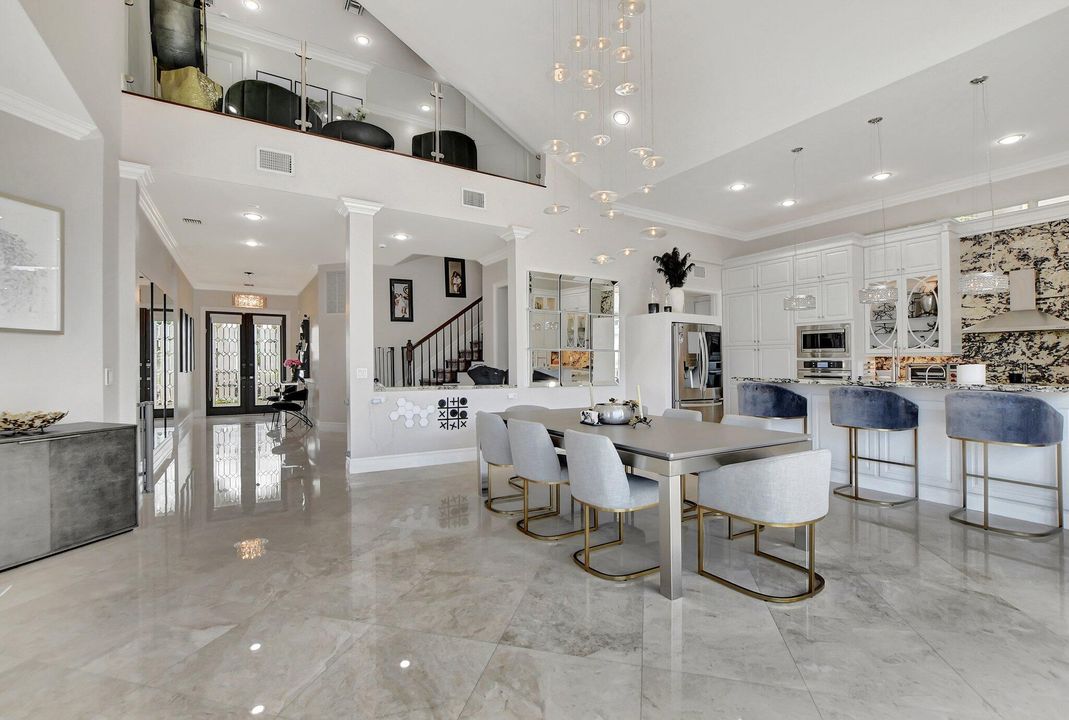 出租: $35,000 (5 贝兹, 4 浴室, 4057 平方英尺)