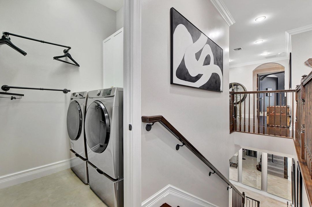 出租: $35,000 (5 贝兹, 4 浴室, 4057 平方英尺)