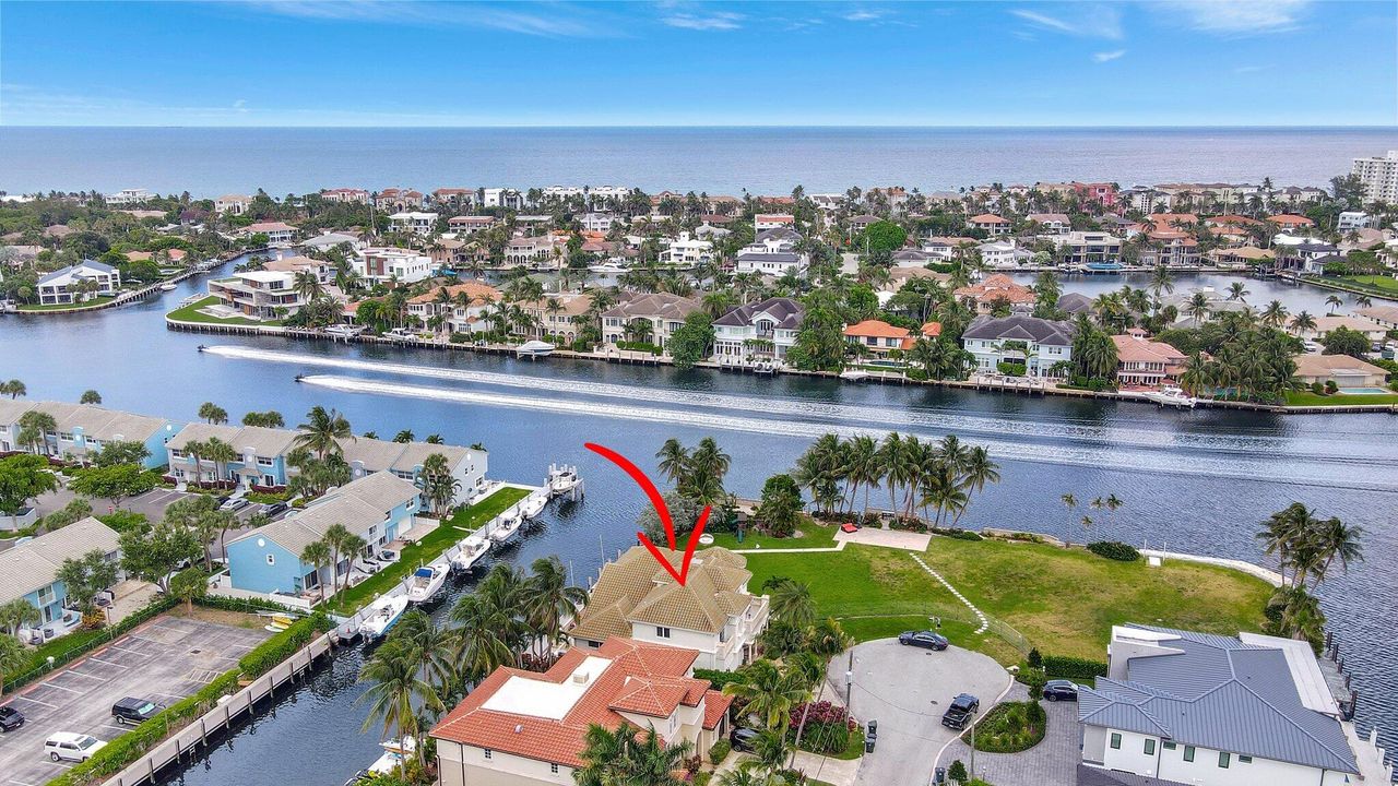 出租: $35,000 (5 贝兹, 4 浴室, 4057 平方英尺)