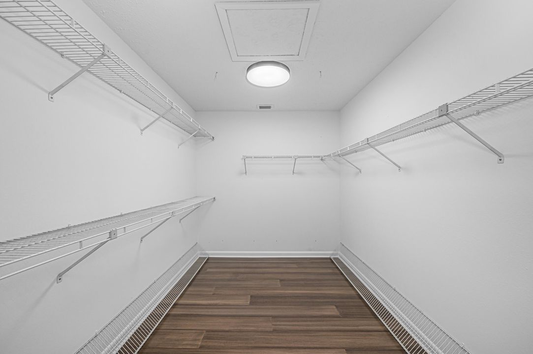 Activo con contrato: $999,000 (4 camas, 3 baños, 2759 Pies cuadrados)