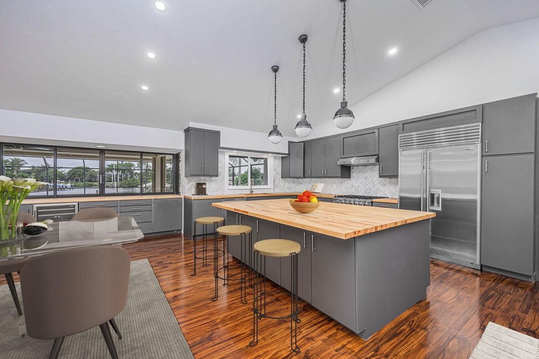 Activo con contrato: $999,000 (4 camas, 3 baños, 2759 Pies cuadrados)