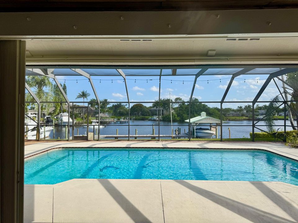 Activo con contrato: $999,000 (4 camas, 3 baños, 2759 Pies cuadrados)