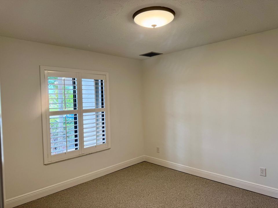 Activo con contrato: $999,000 (4 camas, 3 baños, 2759 Pies cuadrados)