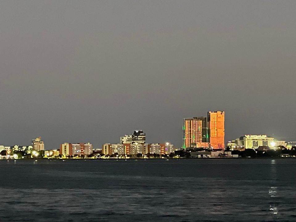 En Venta: $1,349,000 (4 camas, 3 baños, 2463 Pies cuadrados)