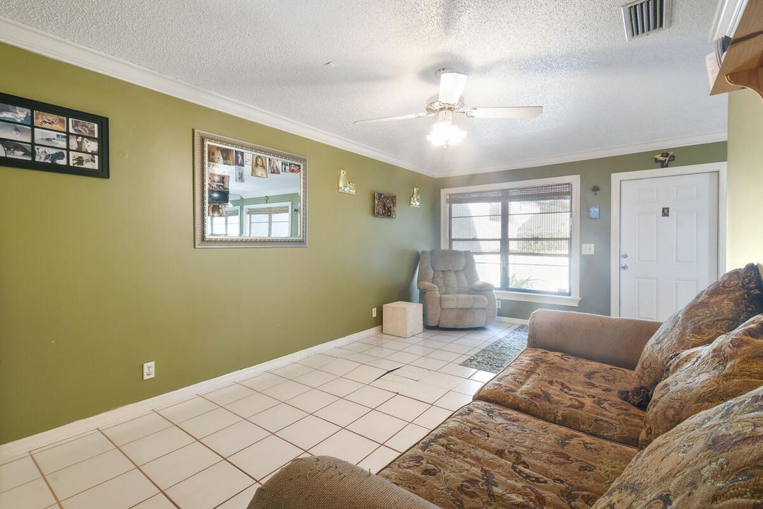 На продажу: $208,888 (1 спален, 1 ванн, 700 Квадратных фут)