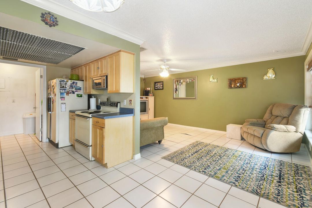 На продажу: $208,888 (1 спален, 1 ванн, 700 Квадратных фут)