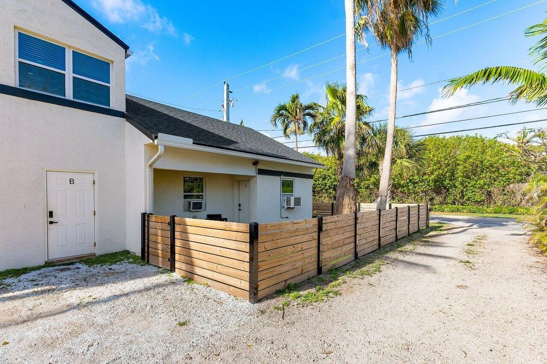 Active With Contract: $1,500,000 (6 beds, 3 baths, 2367 Square Feet)