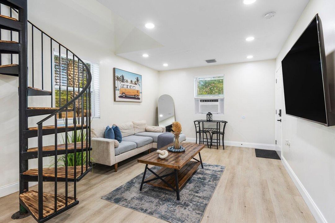 Active With Contract: $1,500,000 (6 beds, 3 baths, 2367 Square Feet)