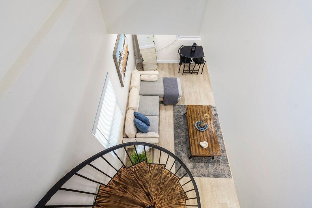 Active With Contract: $1,500,000 (6 beds, 3 baths, 2367 Square Feet)