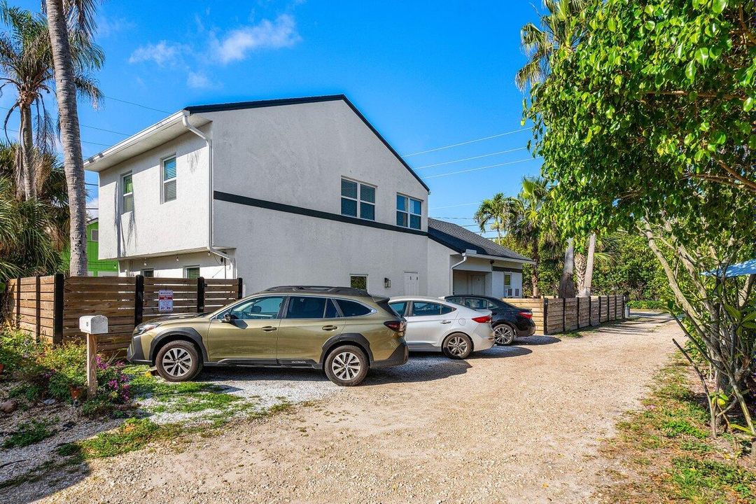 Active With Contract: $1,500,000 (6 beds, 3 baths, 2367 Square Feet)