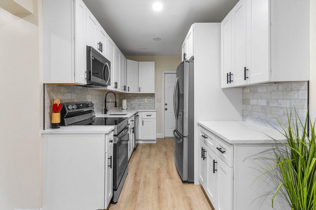 Active With Contract: $1,500,000 (6 beds, 3 baths, 2367 Square Feet)