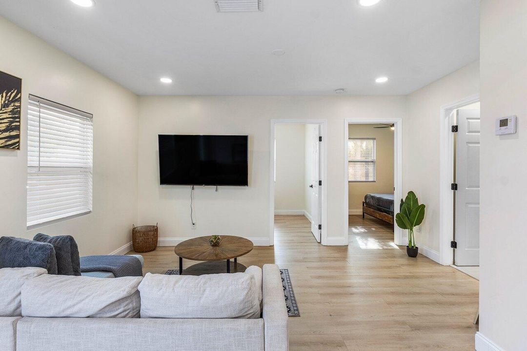 Active With Contract: $1,500,000 (6 beds, 3 baths, 2367 Square Feet)