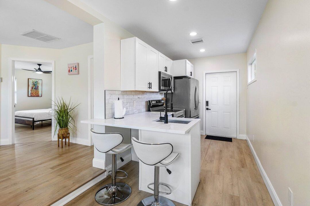 Active With Contract: $1,500,000 (6 beds, 3 baths, 2367 Square Feet)