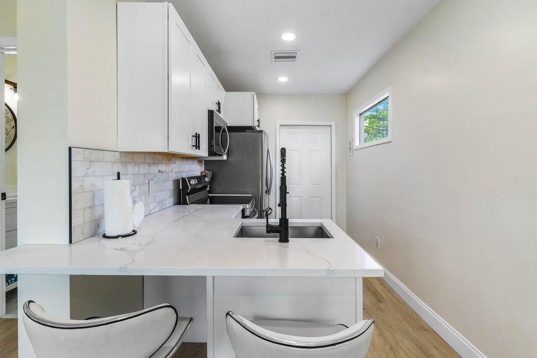 Active With Contract: $1,500,000 (6 beds, 3 baths, 2367 Square Feet)