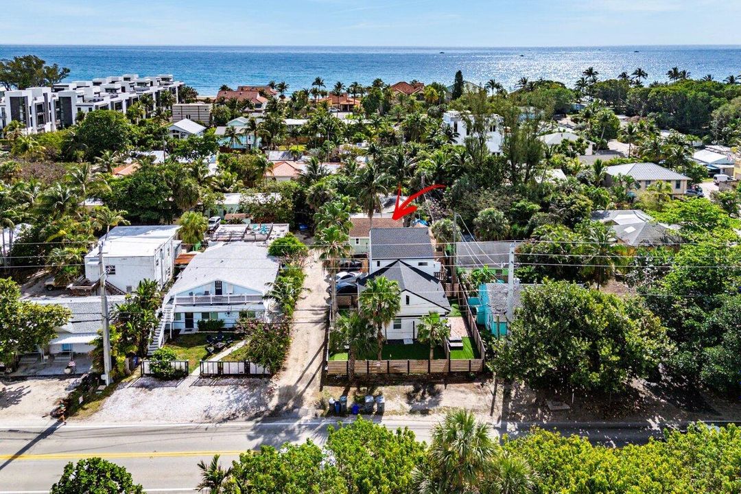 Active With Contract: $1,500,000 (6 beds, 3 baths, 2367 Square Feet)