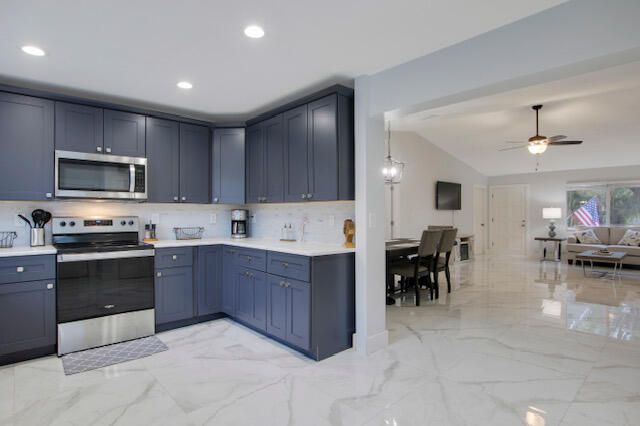 Active With Contract: $927,900 (5 beds, 4 baths, 2279 Square Feet)