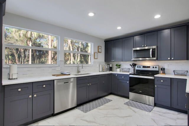 Active With Contract: $927,900 (5 beds, 4 baths, 2279 Square Feet)