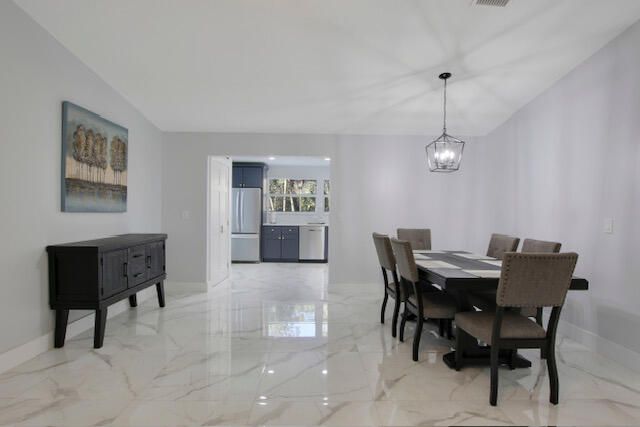 Active With Contract: $927,900 (5 beds, 4 baths, 2279 Square Feet)