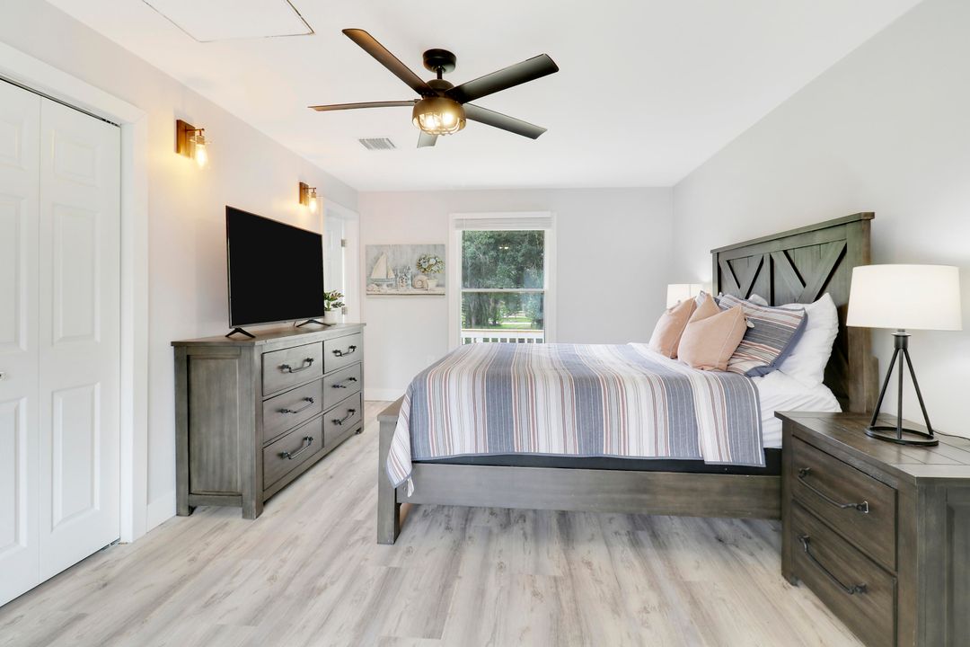 Active With Contract: $927,900 (5 beds, 4 baths, 2279 Square Feet)