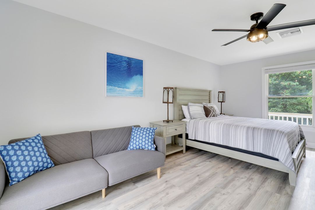 Active With Contract: $927,900 (5 beds, 4 baths, 2279 Square Feet)