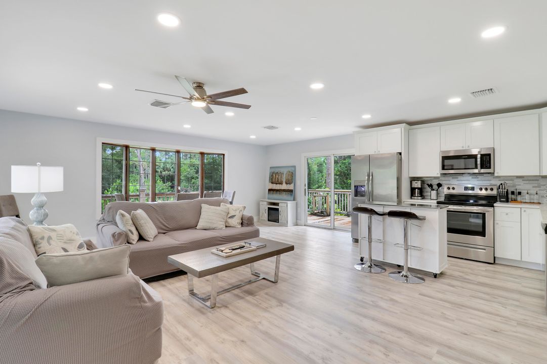 Active With Contract: $927,900 (5 beds, 4 baths, 2279 Square Feet)