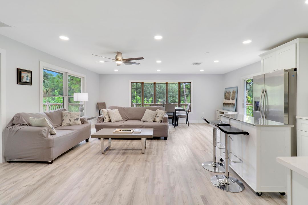 Active With Contract: $927,900 (5 beds, 4 baths, 2279 Square Feet)