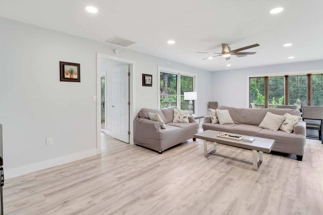 Active With Contract: $927,900 (5 beds, 4 baths, 2279 Square Feet)