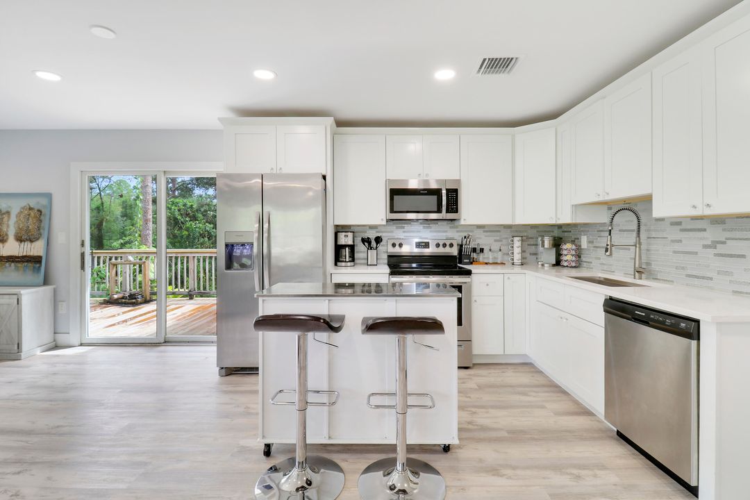 Active With Contract: $927,900 (5 beds, 4 baths, 2279 Square Feet)