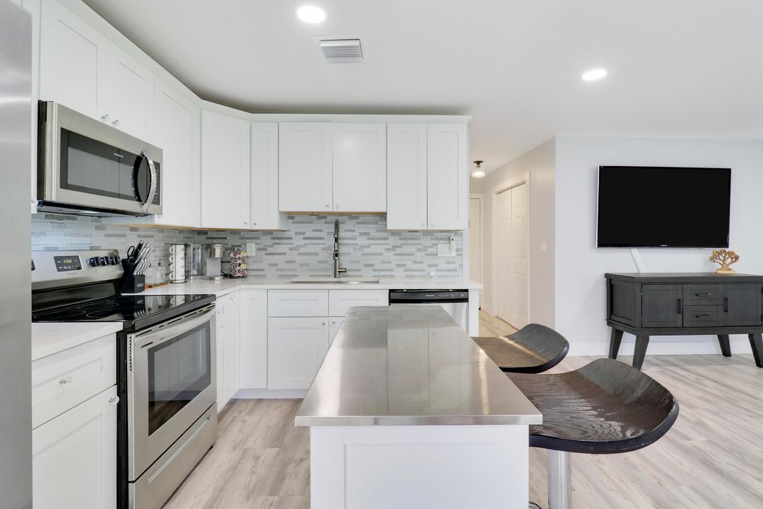 Active With Contract: $927,900 (5 beds, 4 baths, 2279 Square Feet)