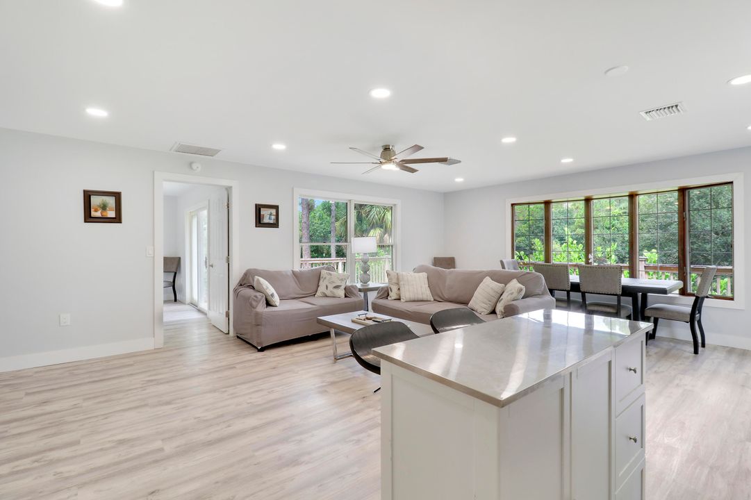 Active With Contract: $927,900 (5 beds, 4 baths, 2279 Square Feet)