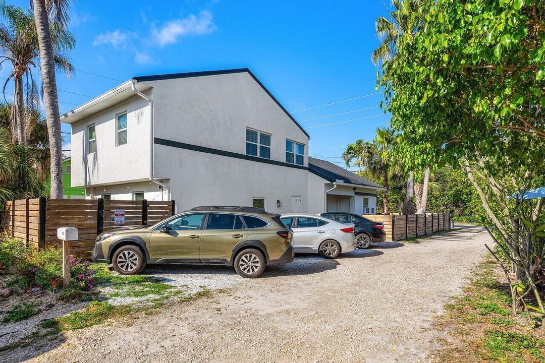 Под контрактом: $1,500,000 (0 спален, 0 ванн, 2367 Квадратных фут)