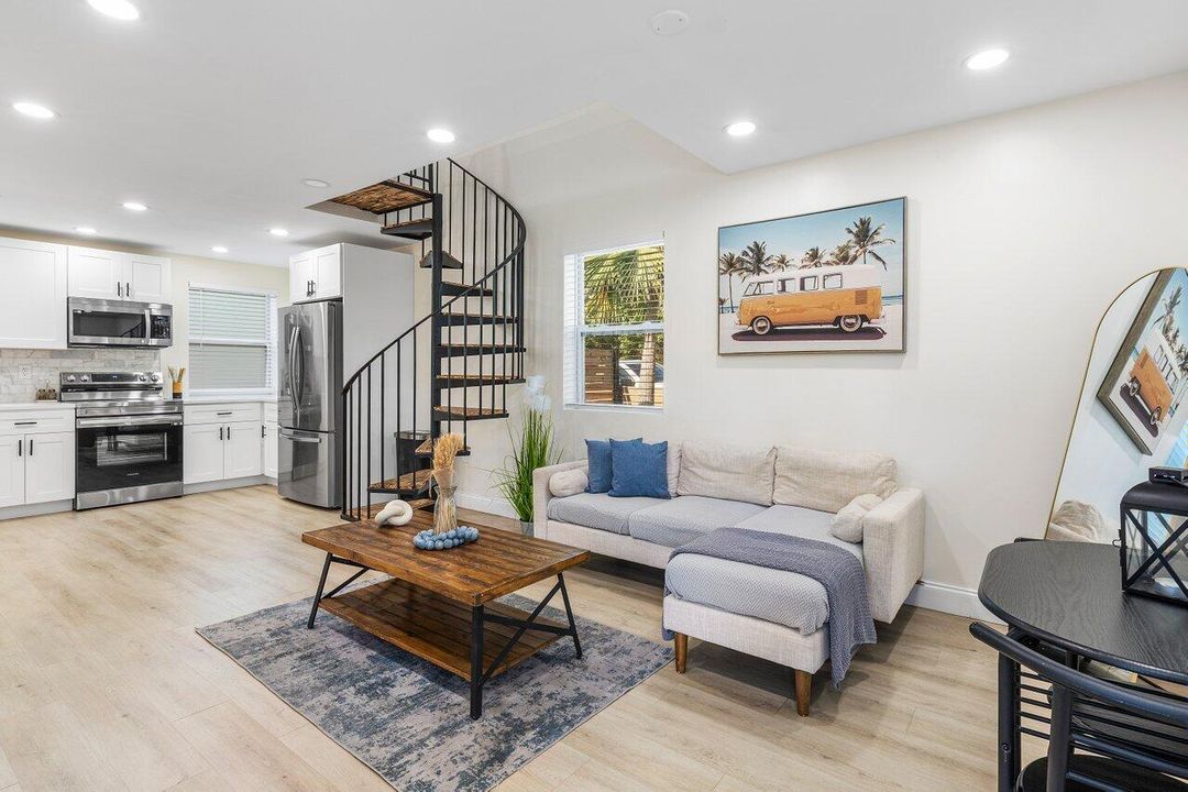 Под контрактом: $1,500,000 (0 спален, 0 ванн, 2367 Квадратных фут)