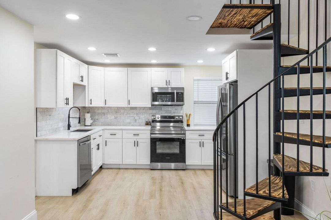 Под контрактом: $1,500,000 (0 спален, 0 ванн, 2367 Квадратных фут)