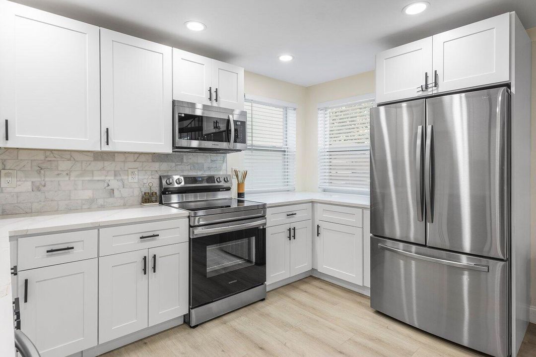 Под контрактом: $1,500,000 (0 спален, 0 ванн, 2367 Квадратных фут)