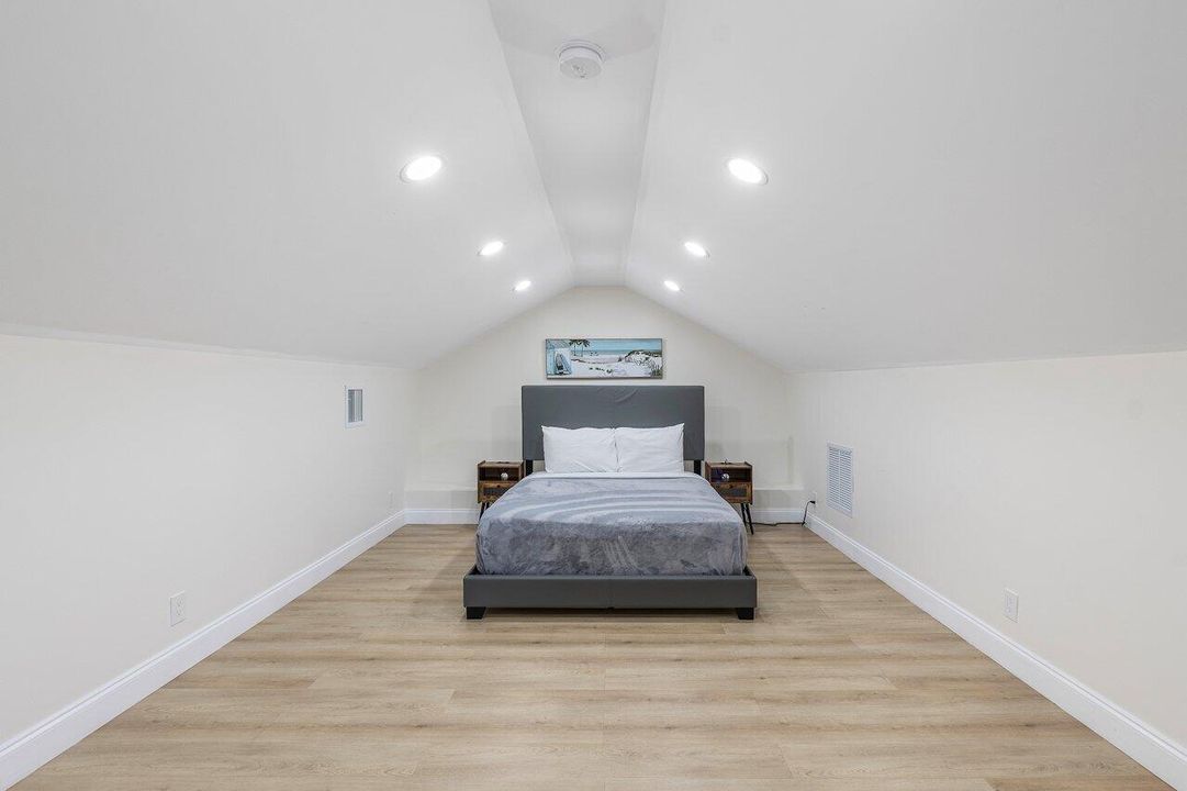 Под контрактом: $1,500,000 (0 спален, 0 ванн, 2367 Квадратных фут)