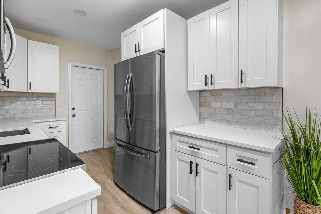 Под контрактом: $1,500,000 (0 спален, 0 ванн, 2367 Квадратных фут)