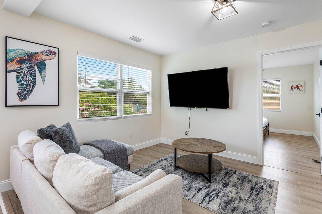 Под контрактом: $1,500,000 (0 спален, 0 ванн, 2367 Квадратных фут)