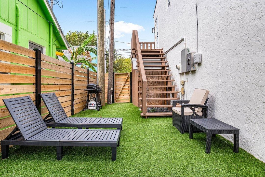 Под контрактом: $1,500,000 (0 спален, 0 ванн, 2367 Квадратных фут)