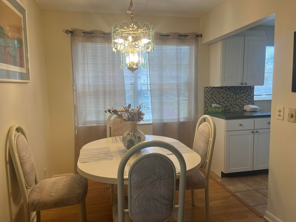 For Sale: $114,900 (2 beds, 1 baths, 840 Square Feet)