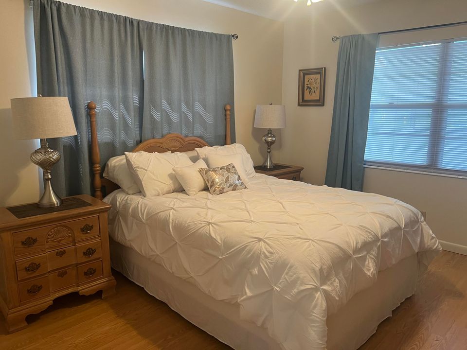 For Sale: $114,900 (2 beds, 1 baths, 840 Square Feet)